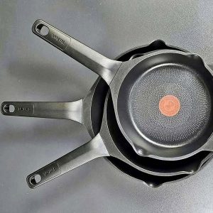 Chảo Tefal Robusto Đúc Nguyên Khối E2490244 Chảo Chống Dính Cao Cấp Bền Bỉ Tiện Lợi với Miệng Rót - Ảnh 2