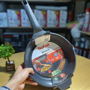 Chảo Tefal Robusto Đúc Nguyên Khối E2490244 Chảo Chống Dính Cao Cấp Bền Bỉ Tiện Lợi với Miệng Rót - Ảnh 7