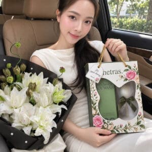 Set quà Hetras Hotel Therapy Body Wash sữa tắm fullsize 7 mùi kèm túi và hoa sáp sang trọng - Ảnh 4